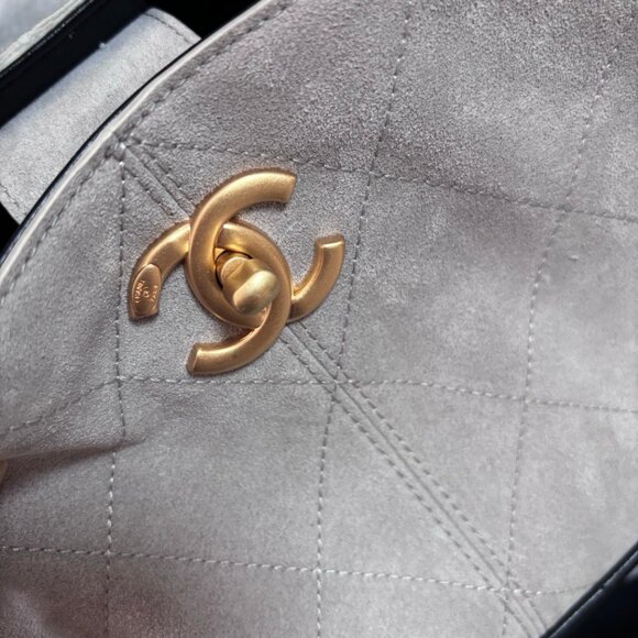Chanel Fashion Women's Shoulder Bag - Picture 5 of 8